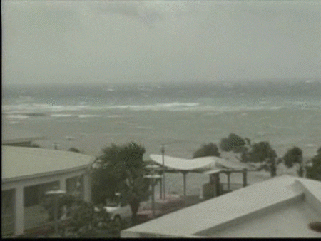 Alerta máxima por el paso del huracán Earl