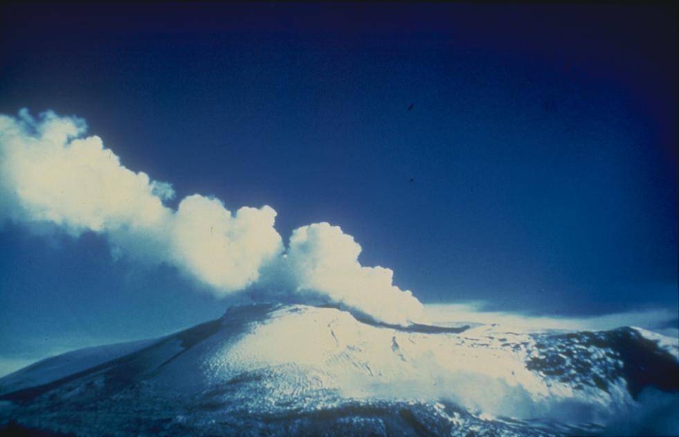 Alerta roja en ríos que descienden del volcán colombiano Nevado del Ruiz