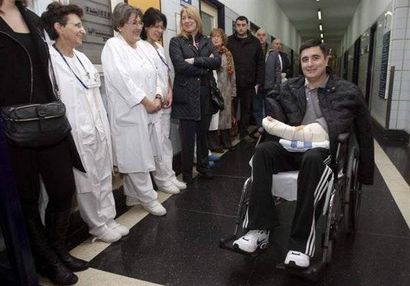 Ángel vuelve a tener mano gracias a un trasplante
