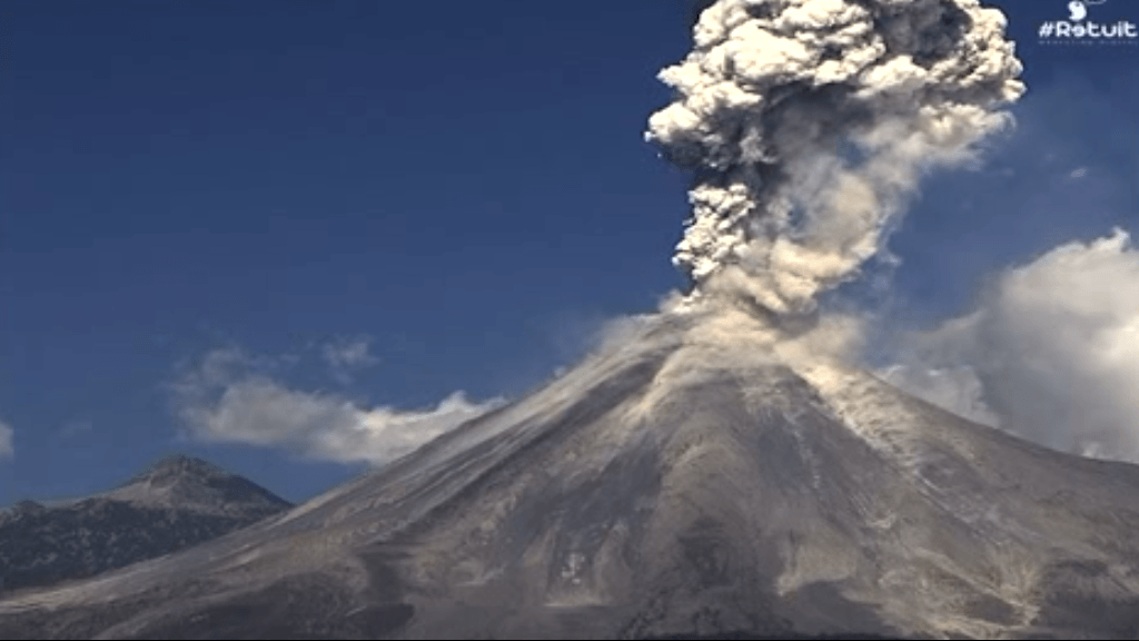 Así ha explotado el volcán Colima, en México.