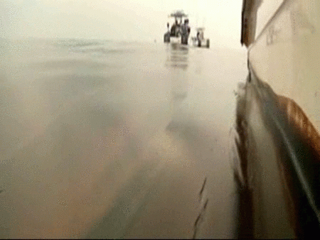 BP inyecta materiales pesados bombeados desde la superficie para detener el vertido