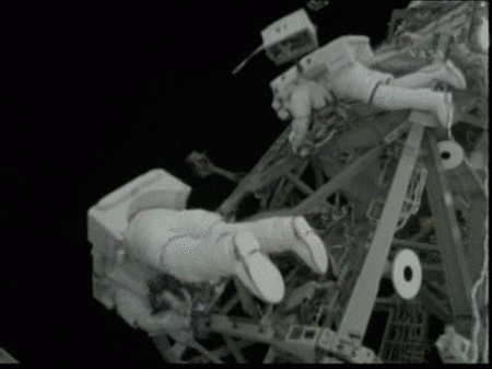 Comienza la tercera caminata espacial del Discovery