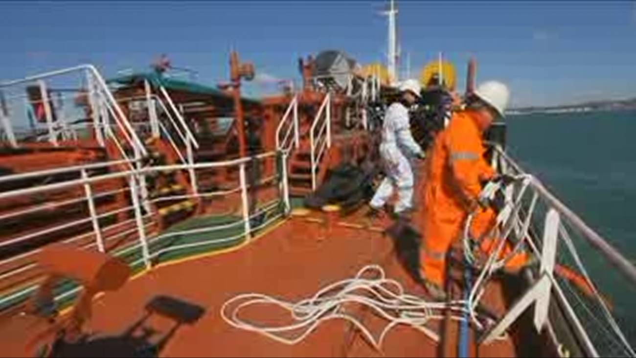 De gasolinera flotante a buque antivertidos
