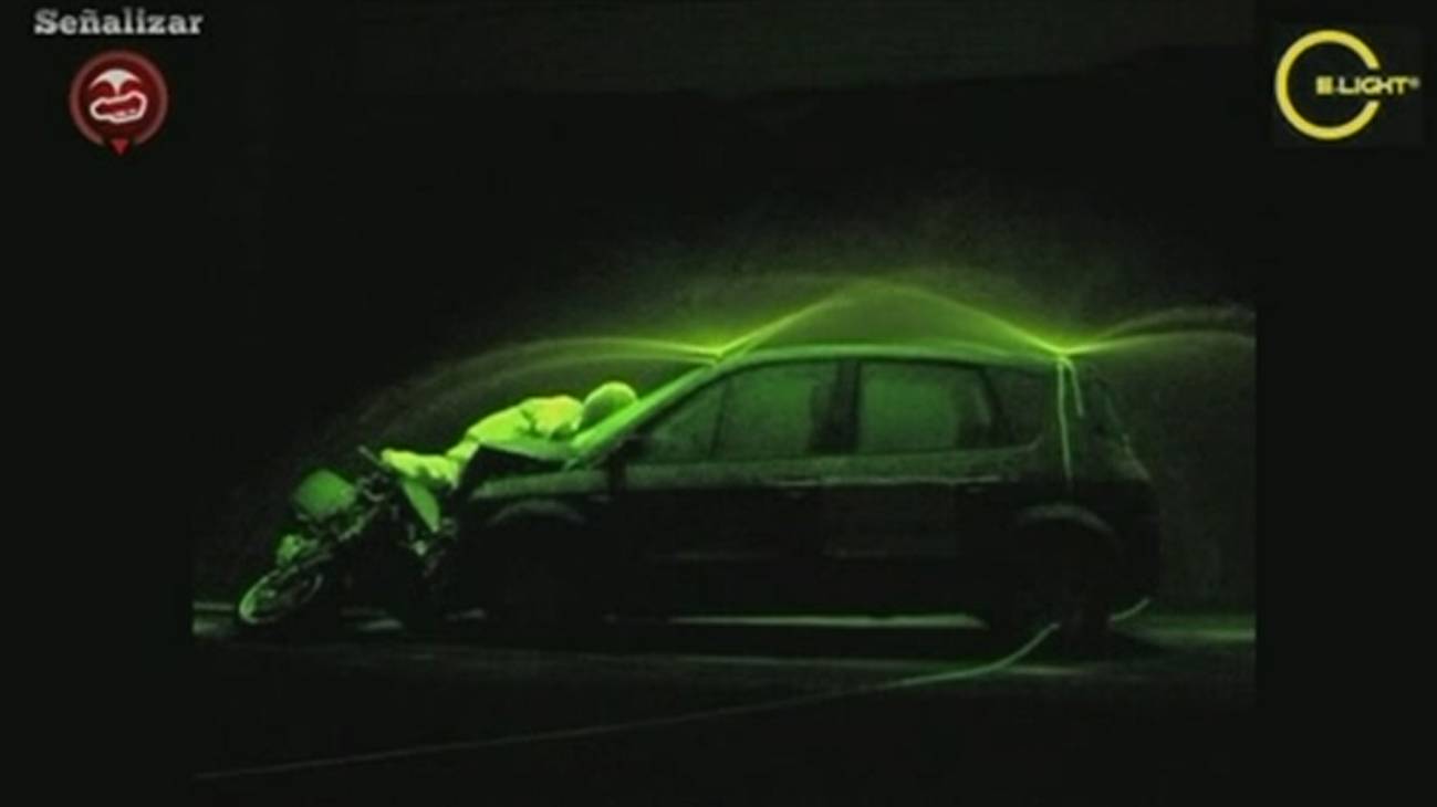 Dos inventos españoles permiten iluminar un accidente nocturno y evacuar inmovilizados a los heridos 