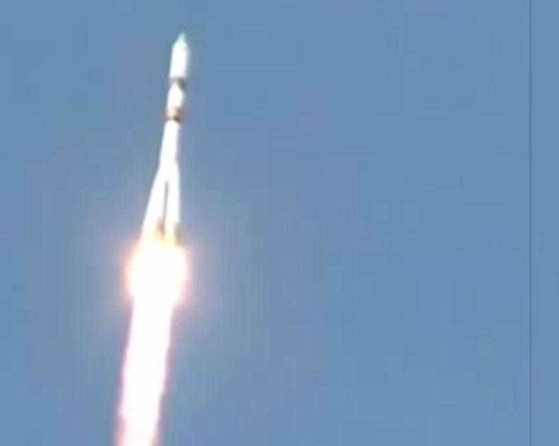 El carguero ruso Progress M-27M cae sin control a la Tierra