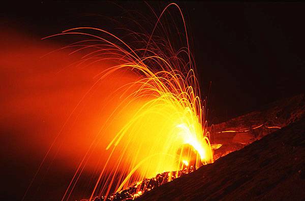 El Etna entra en erupción