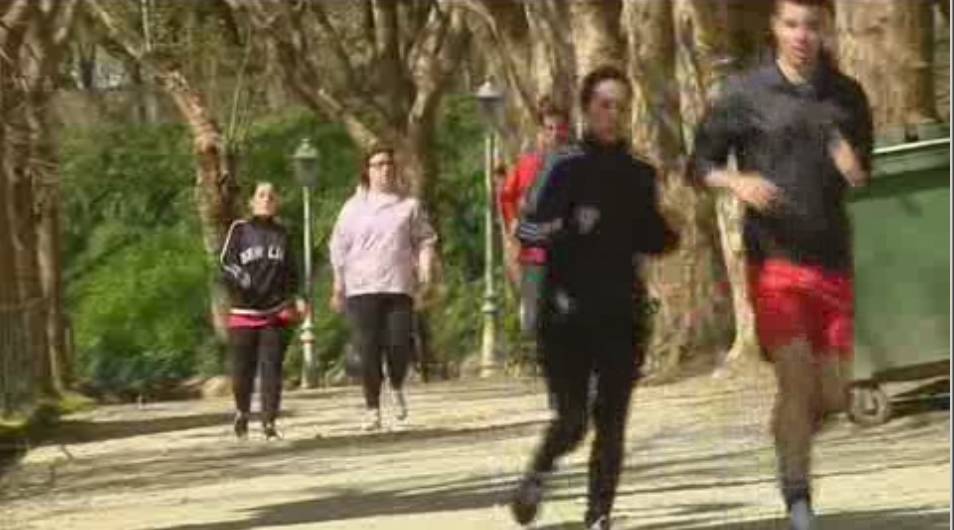 Gente haciendo deporte.