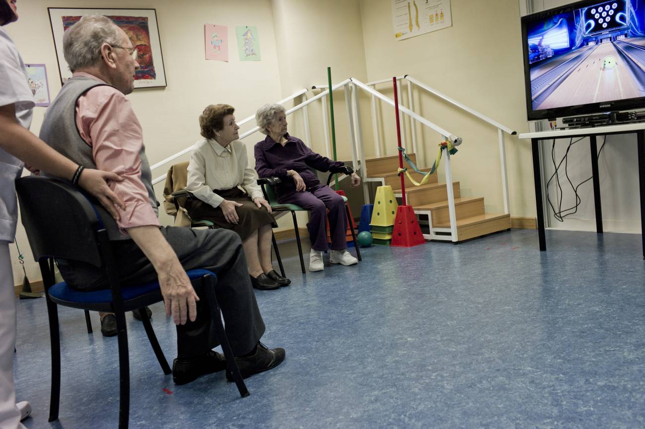 En la terapia para enfermos de alzhéimer  usando Kinect los pacientes están más motivados y se divierten.