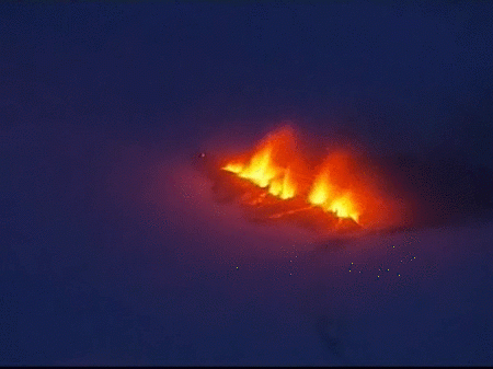 El volcán de Islandia provoca la evacuación de medio millar de personas