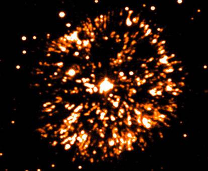 Fuegos artificiales estelares durante un siglo