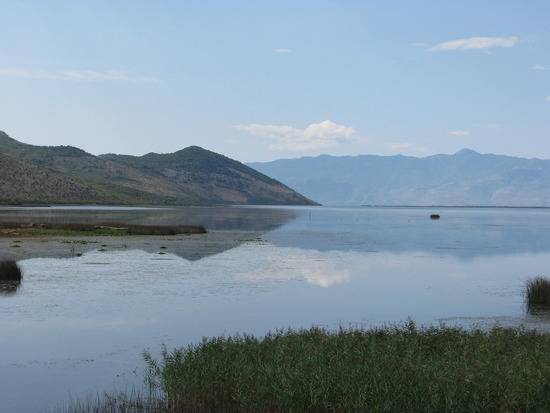 La lenta agonía del mayor lago de los Balcanes