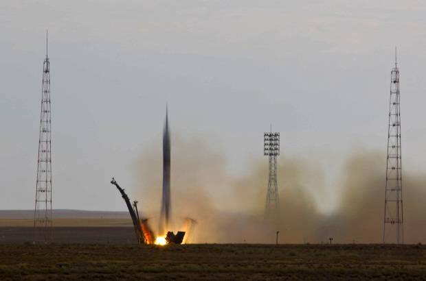 La nave rusa Soyuz viaja a la EEI con la misión de prevenir desastres naturales 