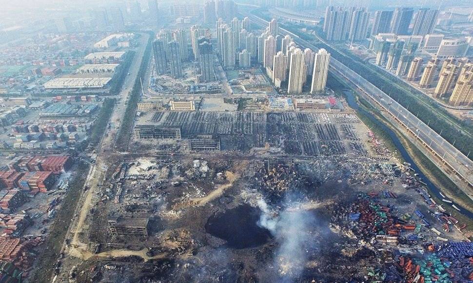 Las aguas del puerto de Tianjin por encima 