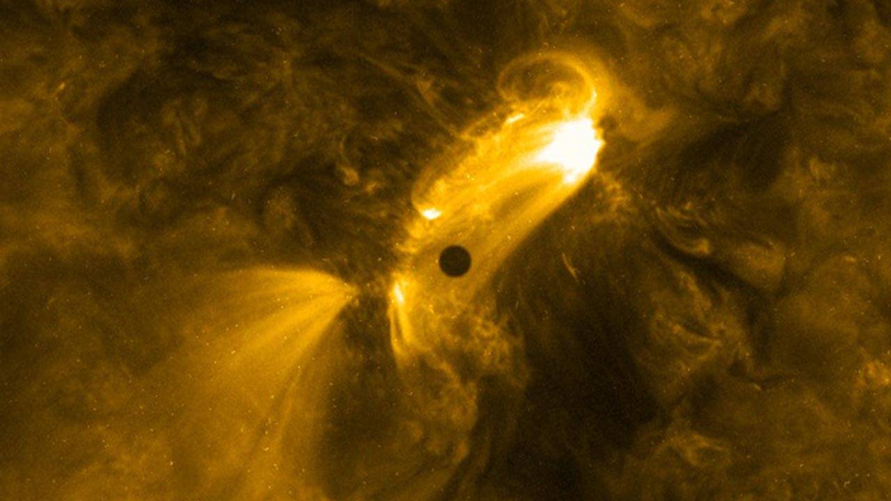Mercurio se pasea por el Sol