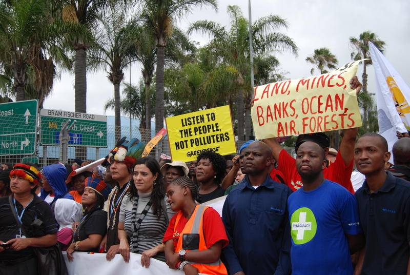 Miles de manifestantes piden en Durban "justicia climática"