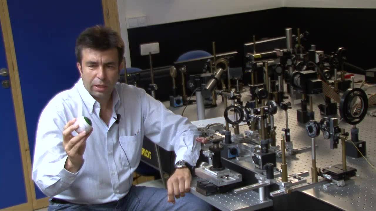 Primer simulador visual binocular de óptica adaptativa del mundo