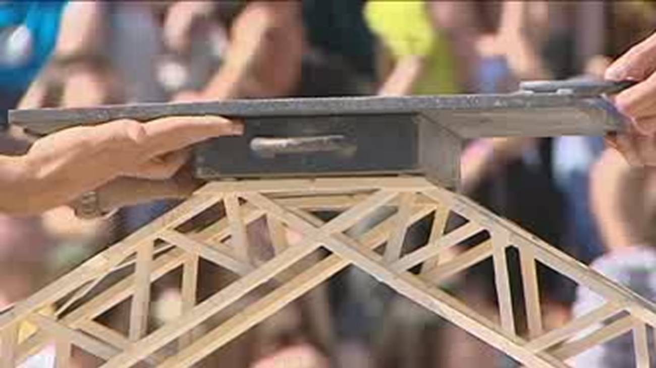 Puentes construidos con palillos de helado 