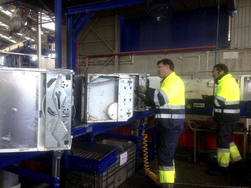 Roban uno de cada tres frigoríficos destinados a reciclaje