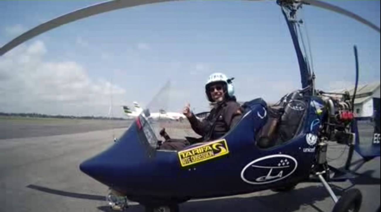 Volar por África de norte a sur, en autogiro.