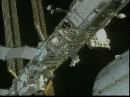 Ultima caminata de los astronautas del Discovery