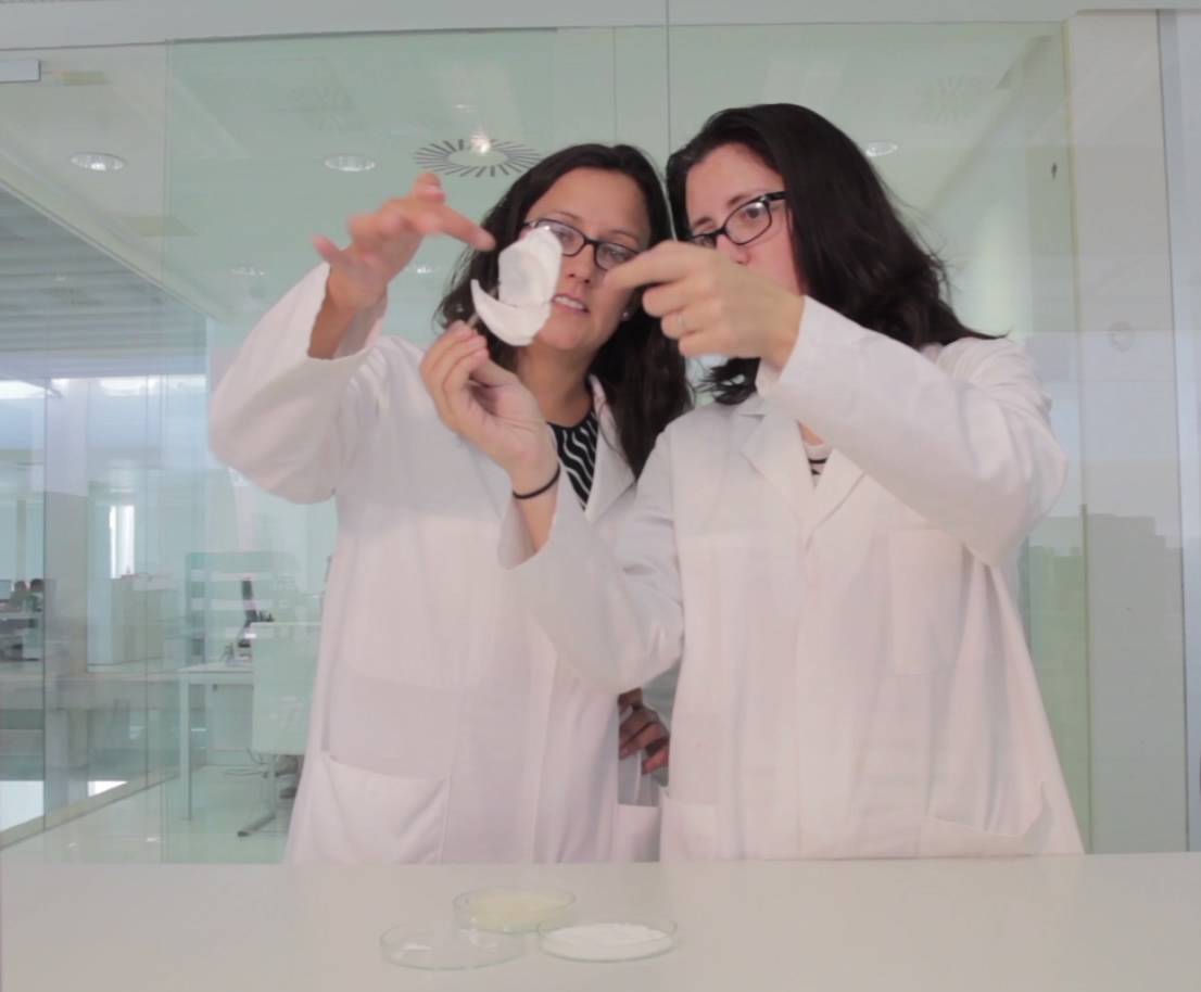 Desarrollan el primer prototipo de bioenvase activo a partir de los azúcares de las aguas residuales de zumos