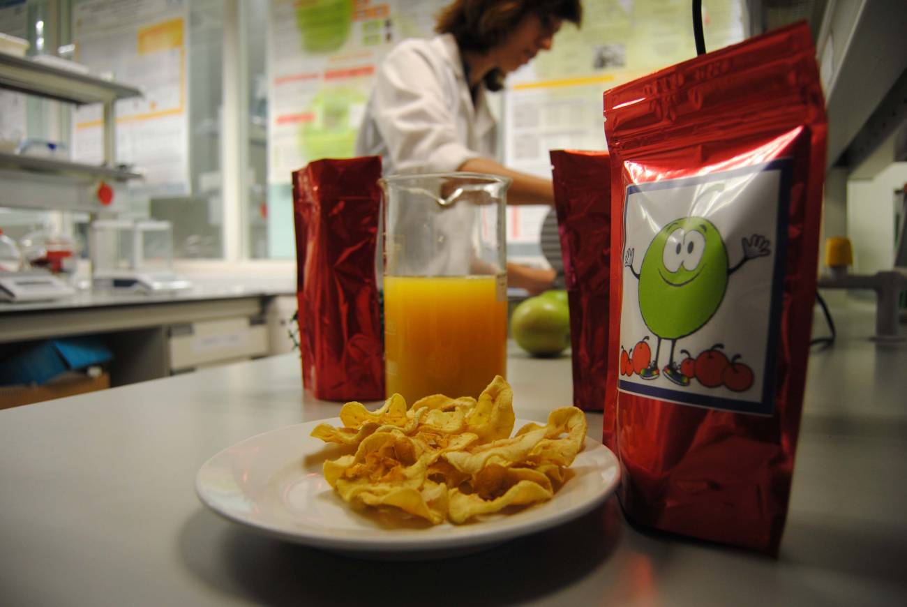 El snack equivale a dos manzanas y un zumo de mandarina fresco. / UPV