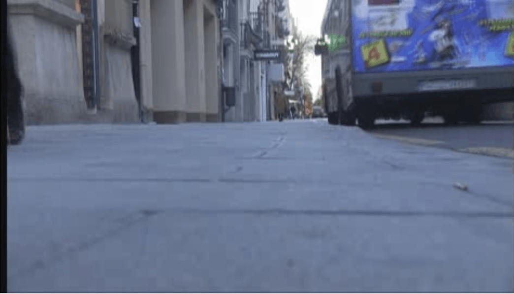 Valencia prueba unas baldosas anticominación 