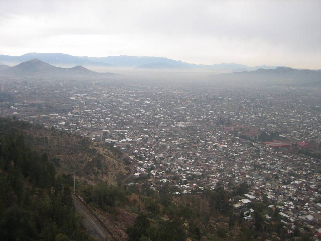 Pulución sobre la ciudad de Santiago de Chile. / Sandy Millin