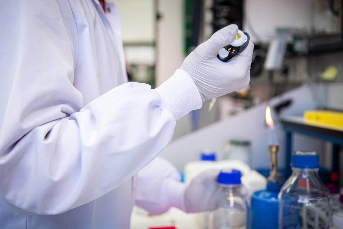 China aprueba el ensayo en humanos de una vacuna experimental contra el coronavirus 