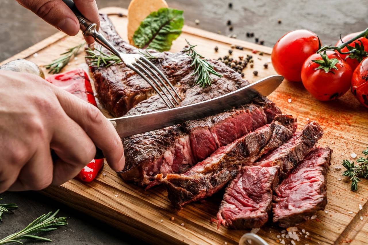 los riesgos de comer carne roja