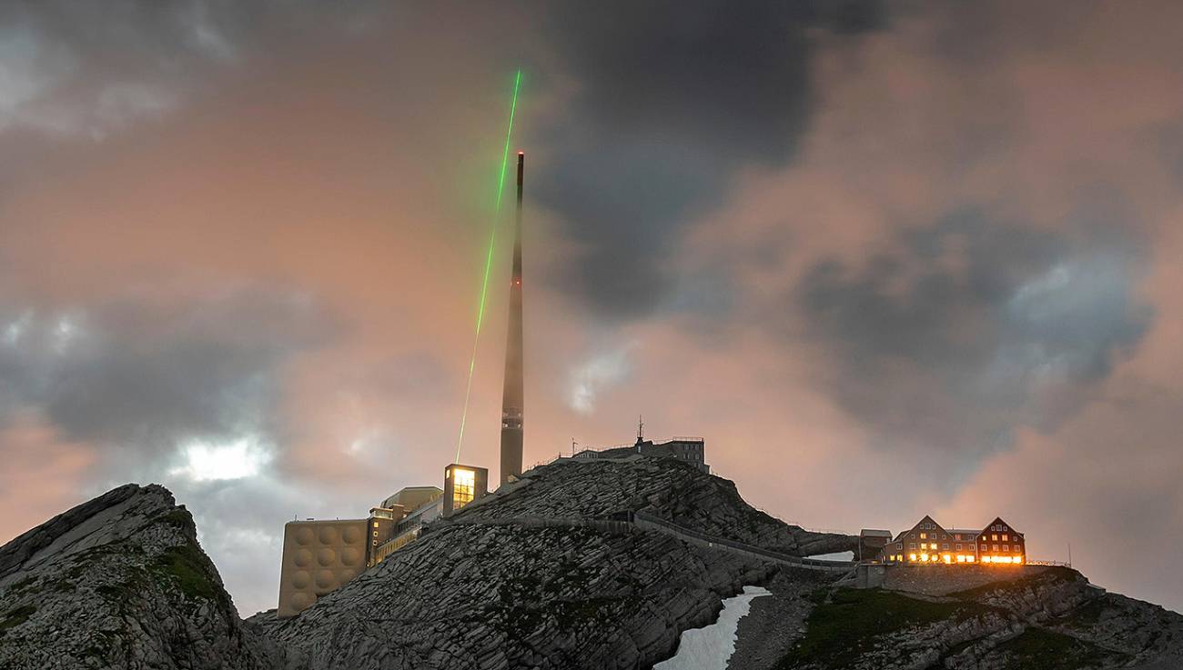 El pararrayos láser en acción en la montaña suiza