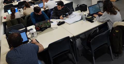 Uso de ordenadores portátiles y tabletas en las aulas universitarias