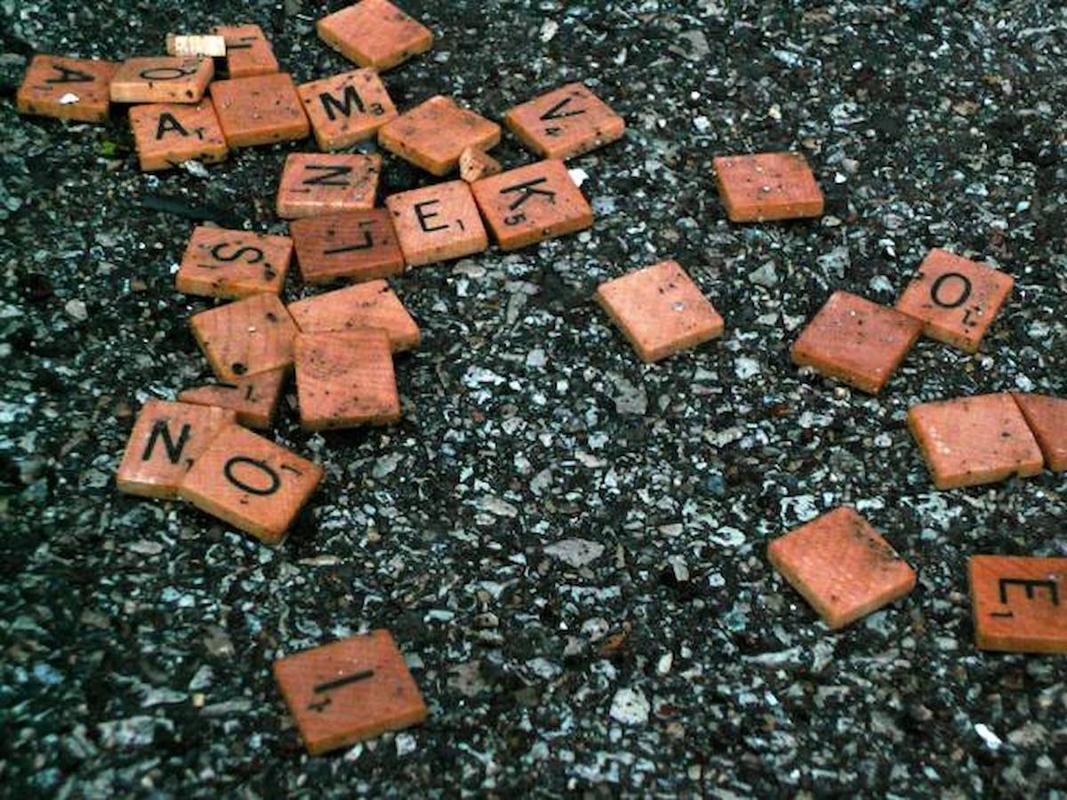 Letras del juego de mesa ‘Scrabble’. / This is Awkward