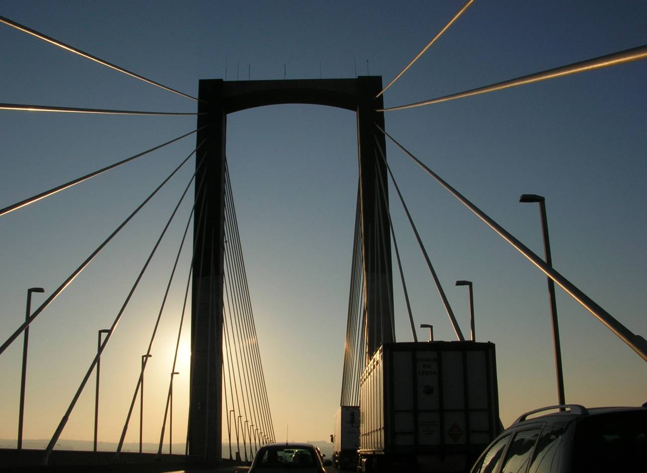 Puente del V Centenario de Sevilla