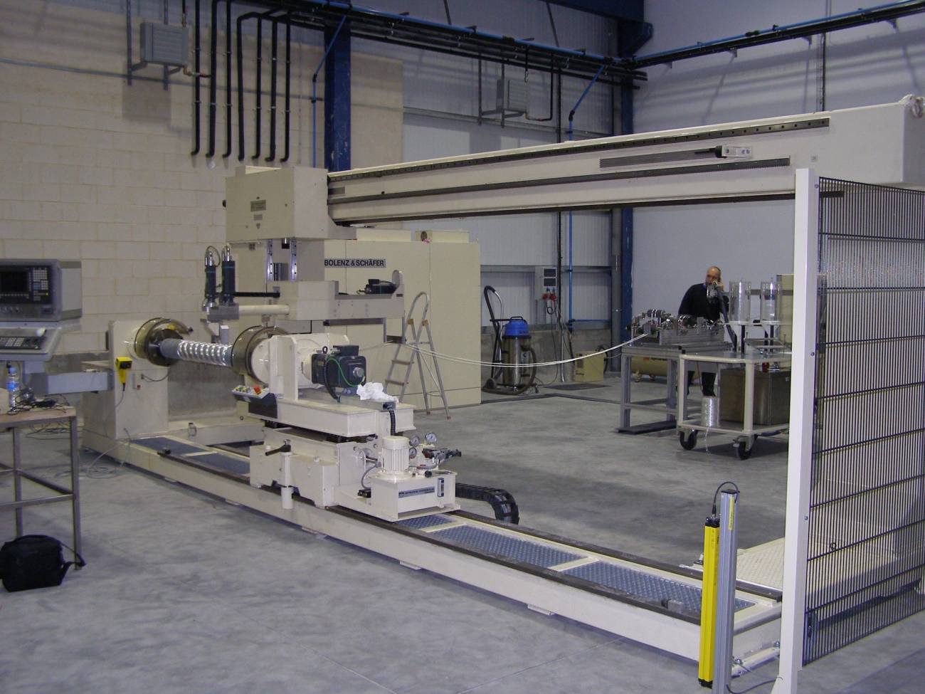 Concluida la instalación de la primera máquina devanadora de hilo-composites