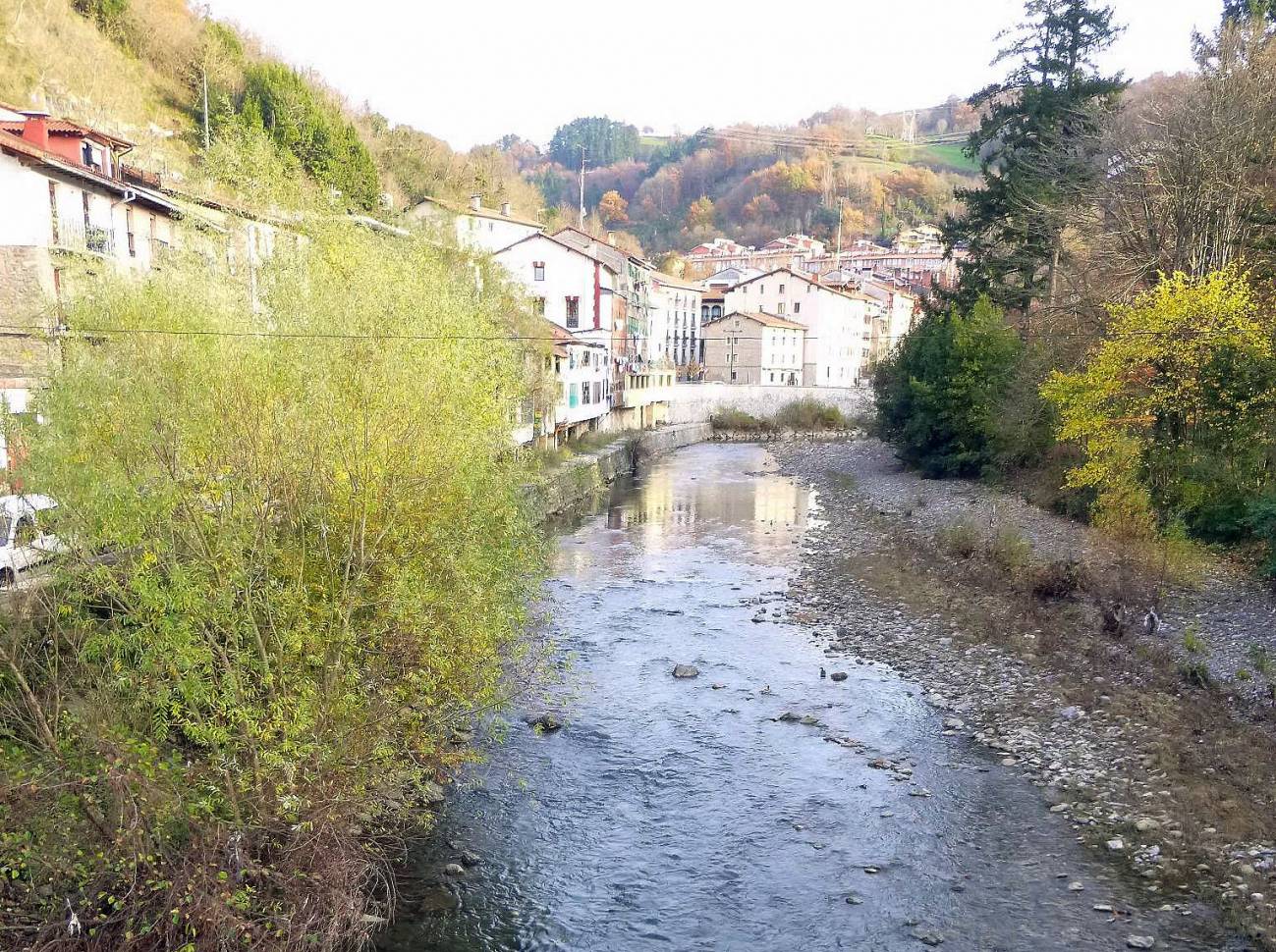 Punto de muestreo situado en la zona media de la cuenca del Deba.