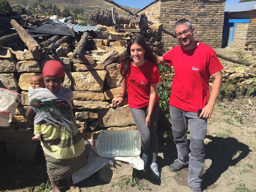 Desinfección solar de agua para mejorar la salud en África