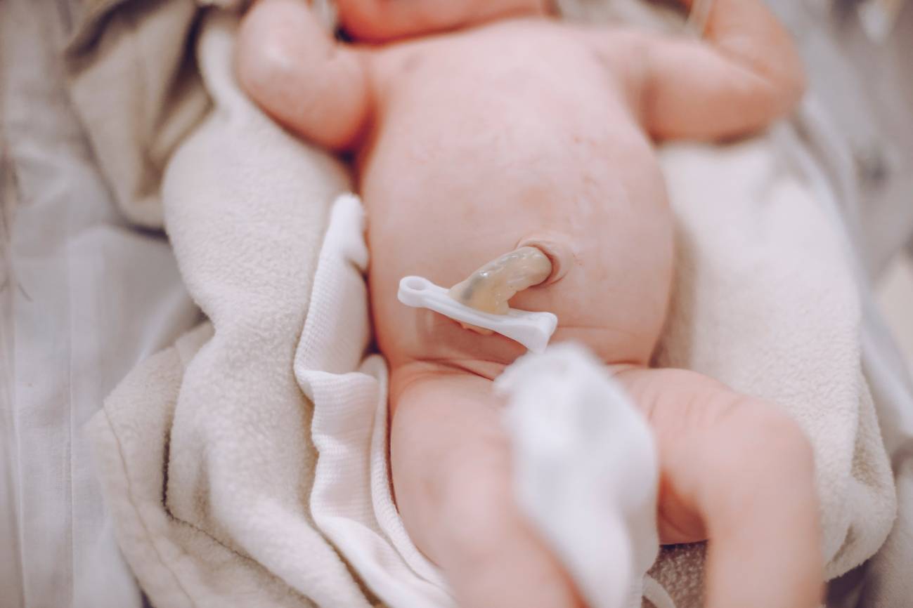 Filtros ultravioletas y parabenos se transfieren entre la madre y el bebé a través del cordón umbilical 