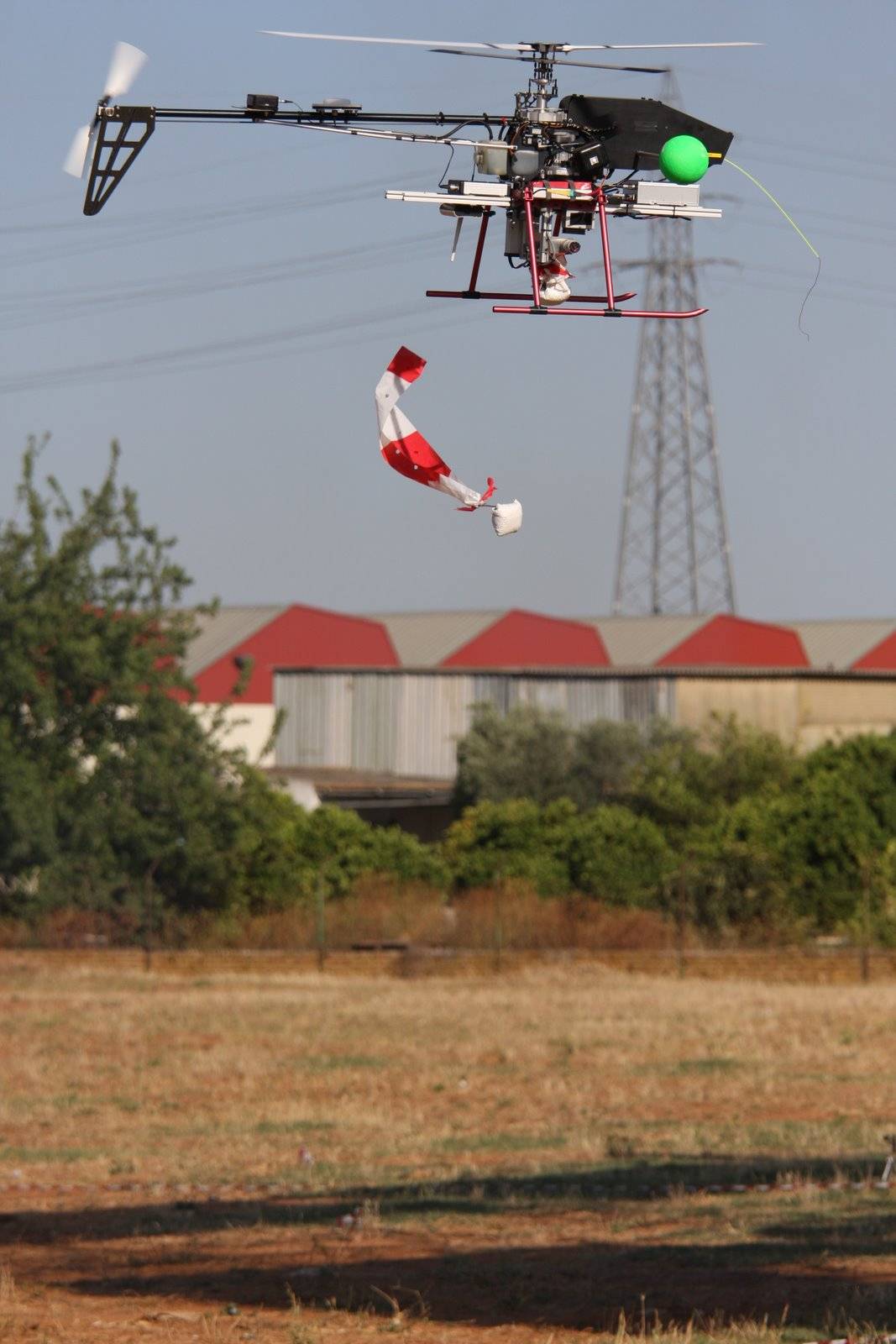 Tres helicópteros del proyecto AWARE transportan una carga