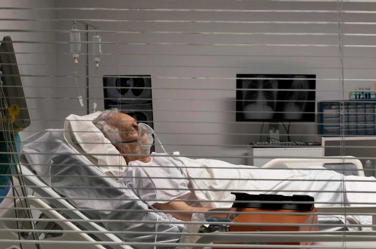 El 60 % de los pacientes críticos de covid tienen virus en el pulmón cuando se les intuba