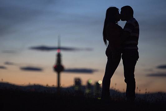 El amor romántico impide el reparto equitativo del dinero en las parejas