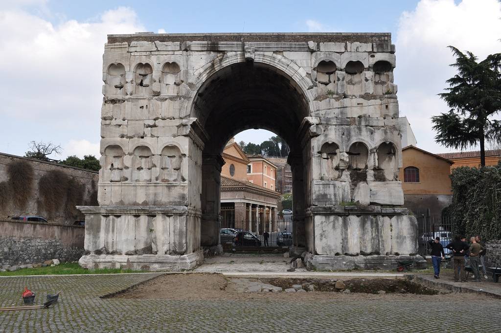 El Arco de Jano de Roma se levantó en honor al emperador Constancio II 