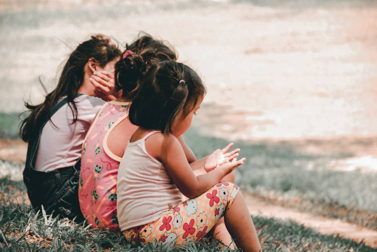niños en un parque