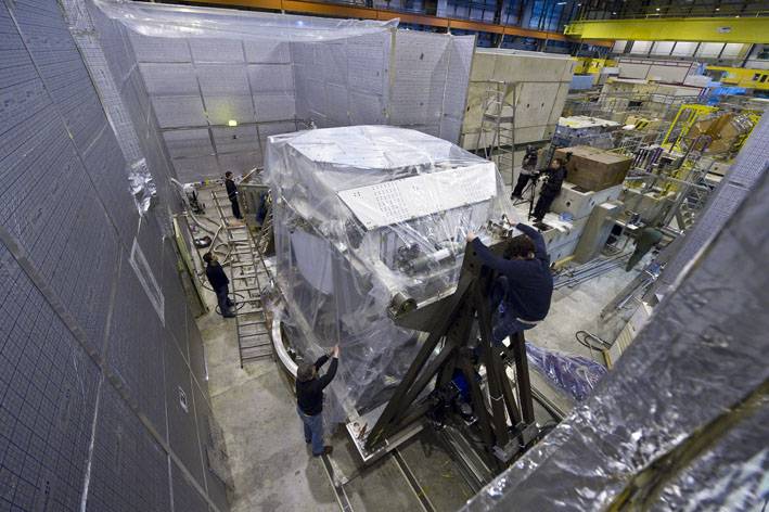 El detector AMS comienza la primera fase de su viaje al espacio