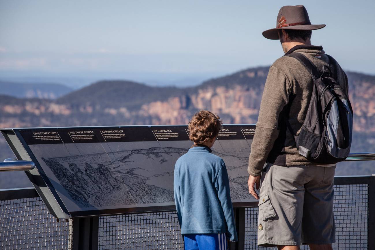 Dos visitantes en el Blue Mountains National Park. / World Parks Congress