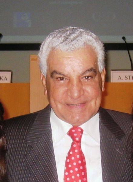 El egiptólogo Zahi Hawass, Orden de las Artes y de las Letras