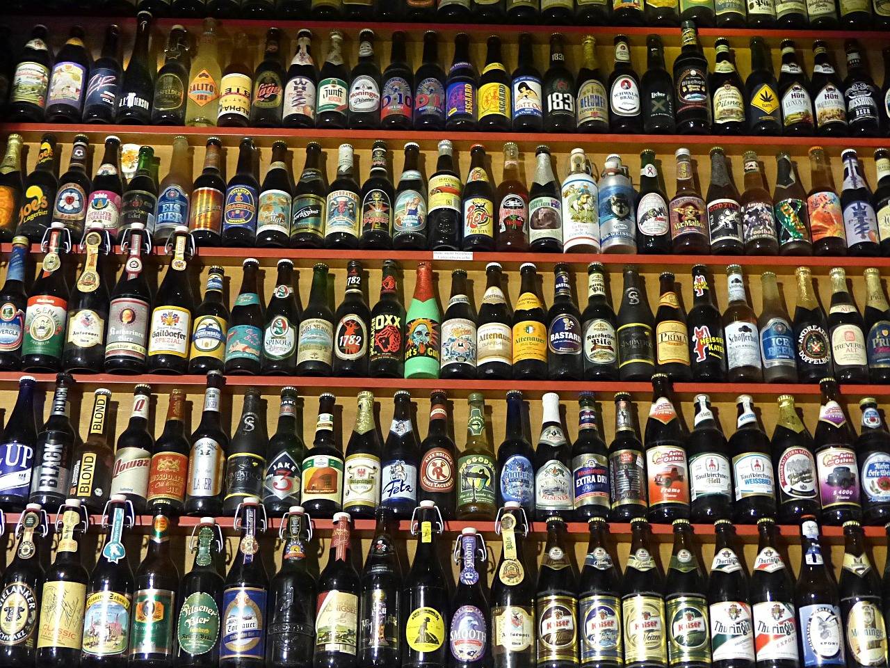 Distintas cervezas envasadas