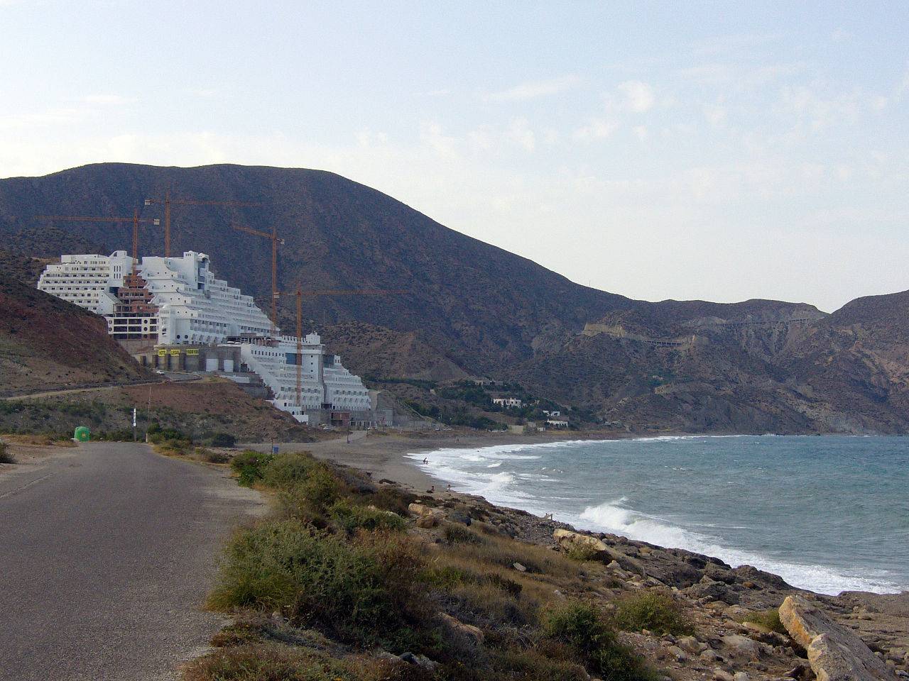 El Gobierno colaborará con la Junta de Andalucía en la demolición de El Algarrobico