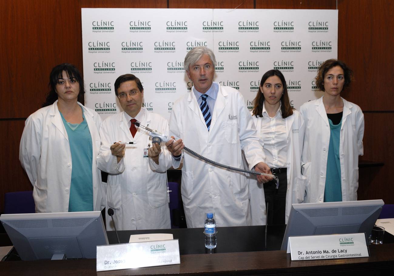 El Hospital Clínic realiza una intervención pionera para el tratamiento de la enfermedad por reflujo gastroesofágico