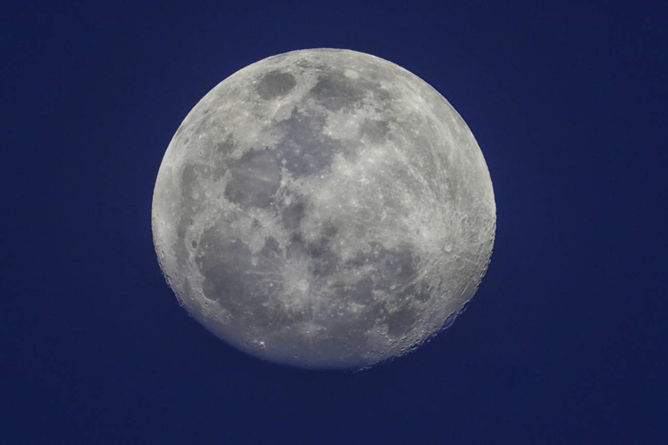 El mito de la ‘luna de fresa’: ni es rosa ni un evento astronómico inusual